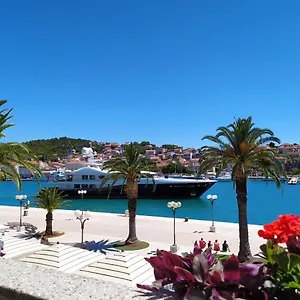 https://apartment-stella-old-town-trogir-with-balcony.splithotels.org