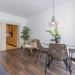 https://alfamas-heart-apartment-by-lovelystay.hotels-lisbon-portugal.com